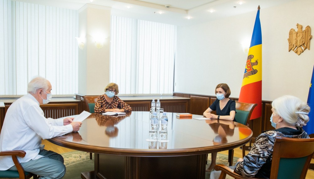 FOTO // Maia Sandu la discuții cu Eugen Doga și soția sa